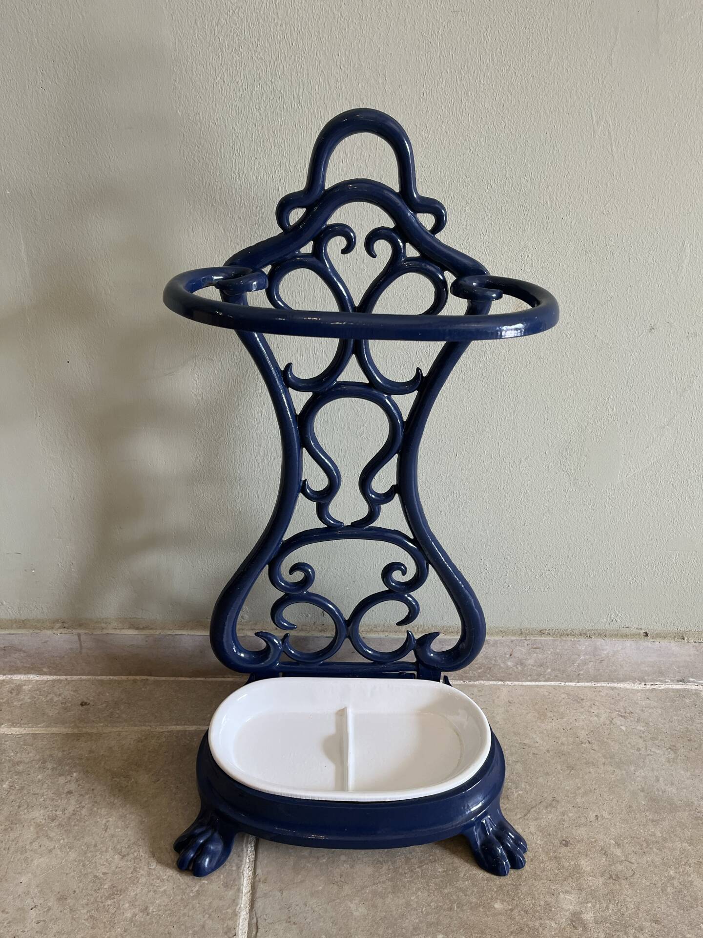 Enamelled cast iron umbrella stand from the early 20th century.