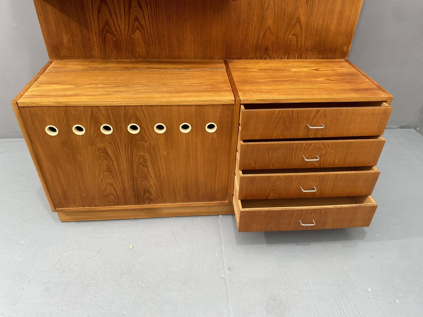 Système d'étagères murales du milieu du siècle par Český nábytek, 1960, Tchécoslovaquie