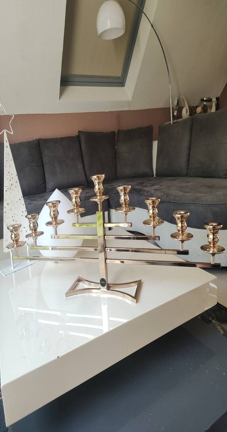 Large Aulica Menorah/Jewish Candlestick with 9 lights. In gold-plated metal.