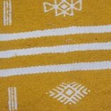 Tapis kilim jaune et blanc fait main