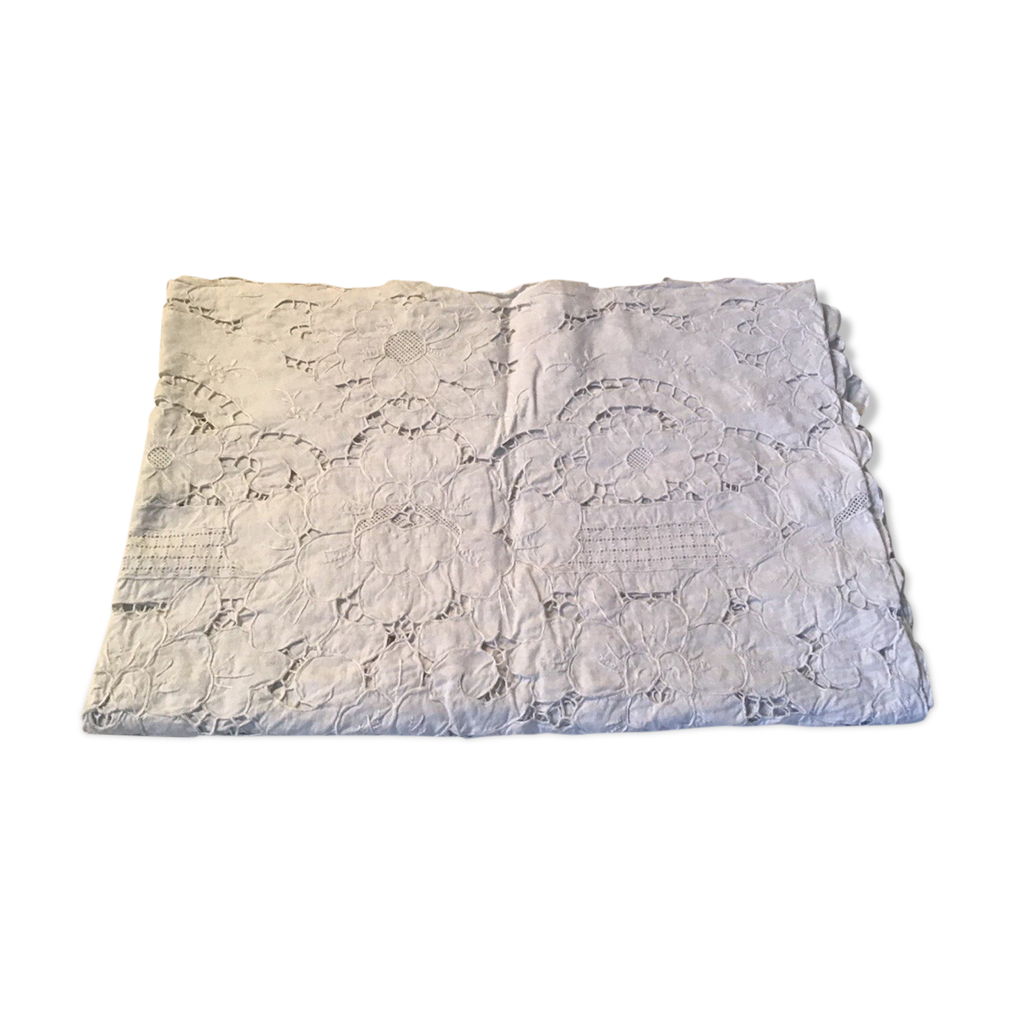 Embroidered tablecloth 1m60x2m60