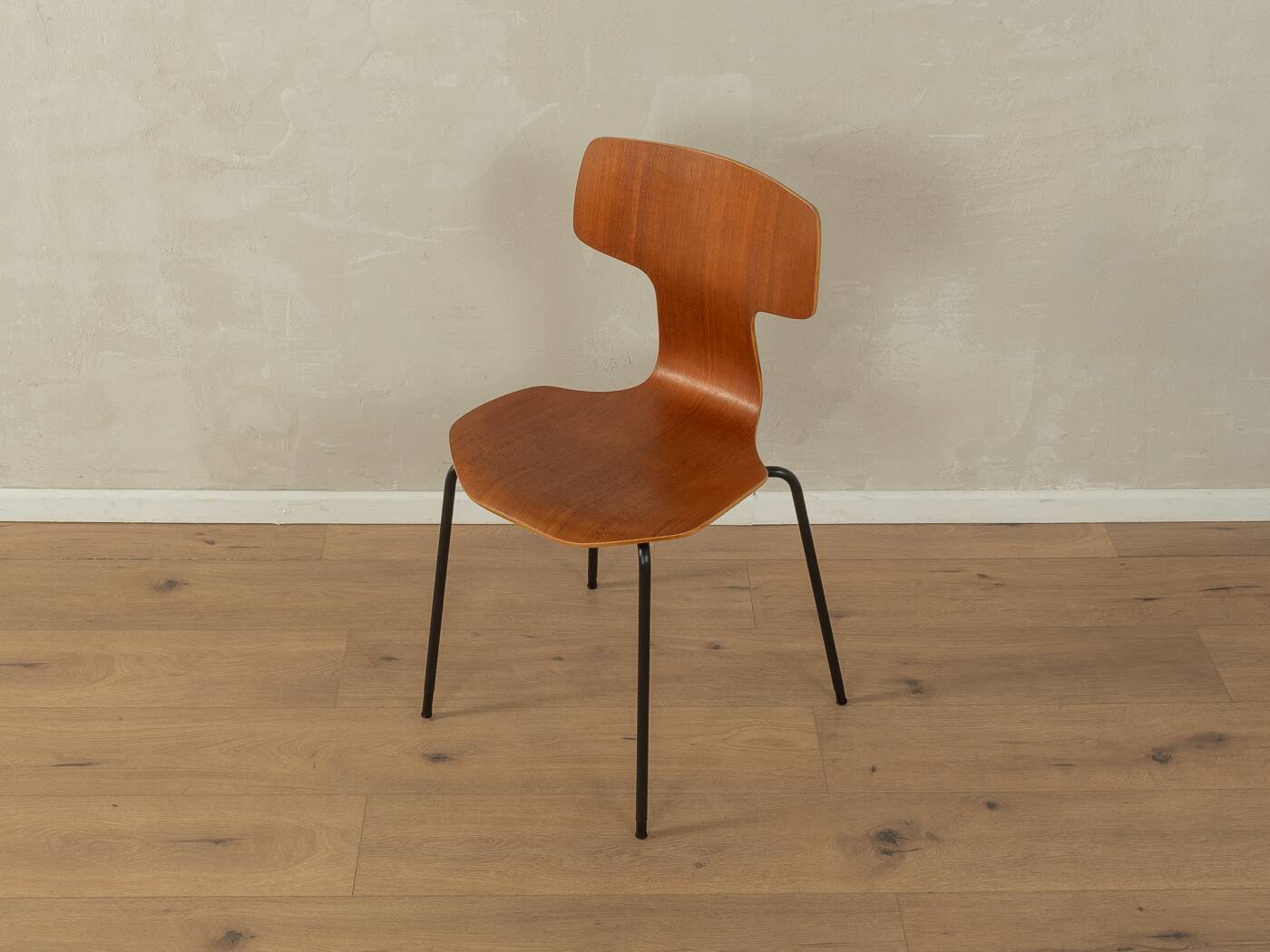 3103 Hammer chairs, Arne Jacobsen