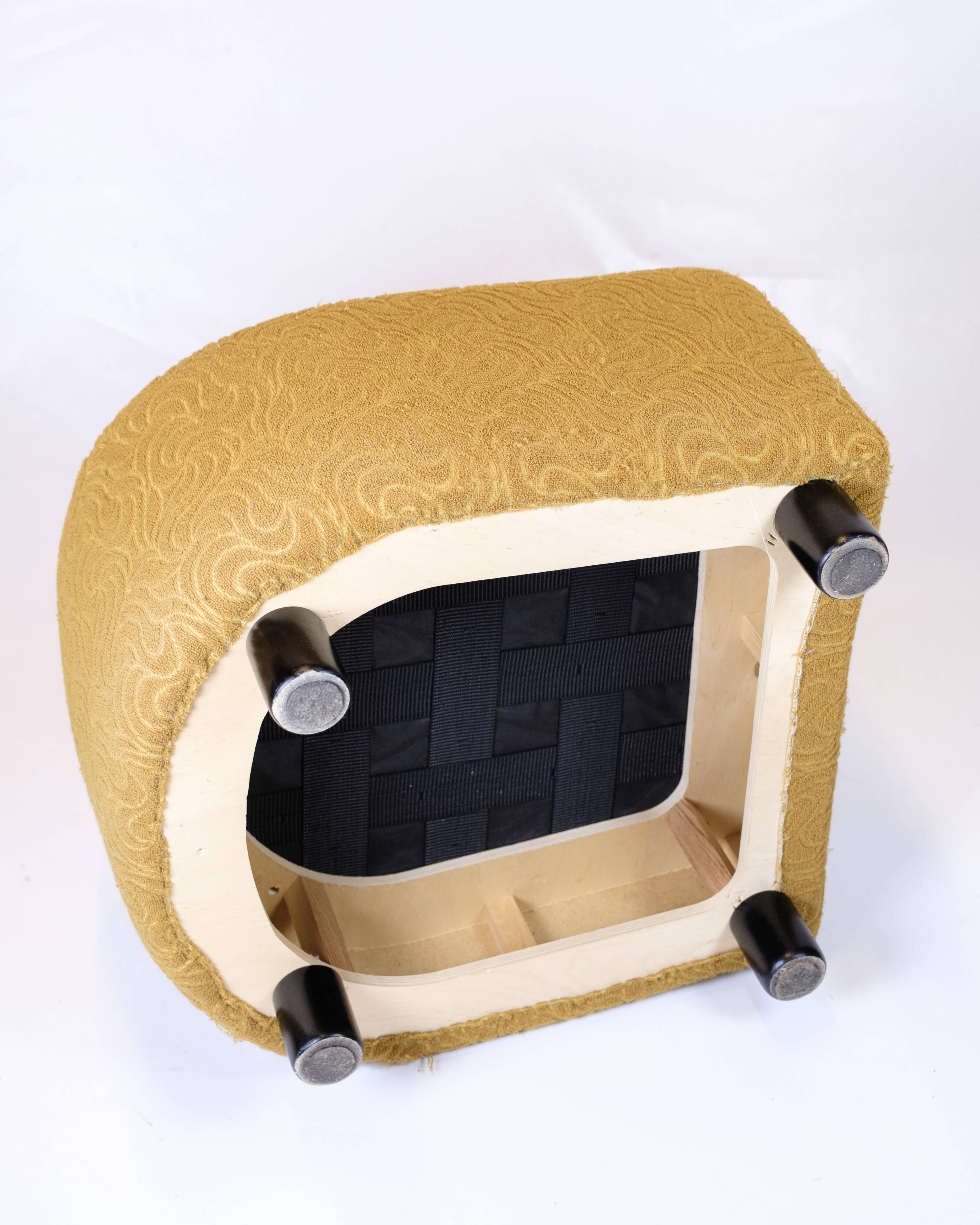 Armchair with ottoman - Over-upholstered - Patterned yellow fabric - Black legs - Danish design - 1940s style