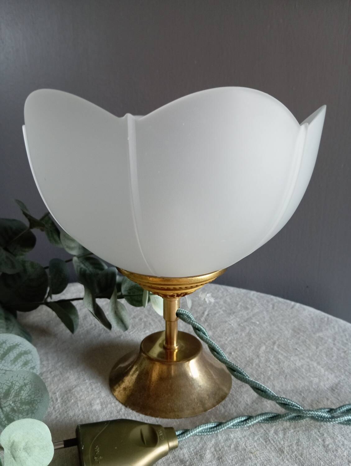 Art deco desk lamp white frosted corolla glass, gold base