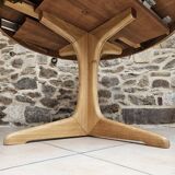 Baumann style round table