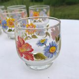 10 vintage glasses with flower patterns
