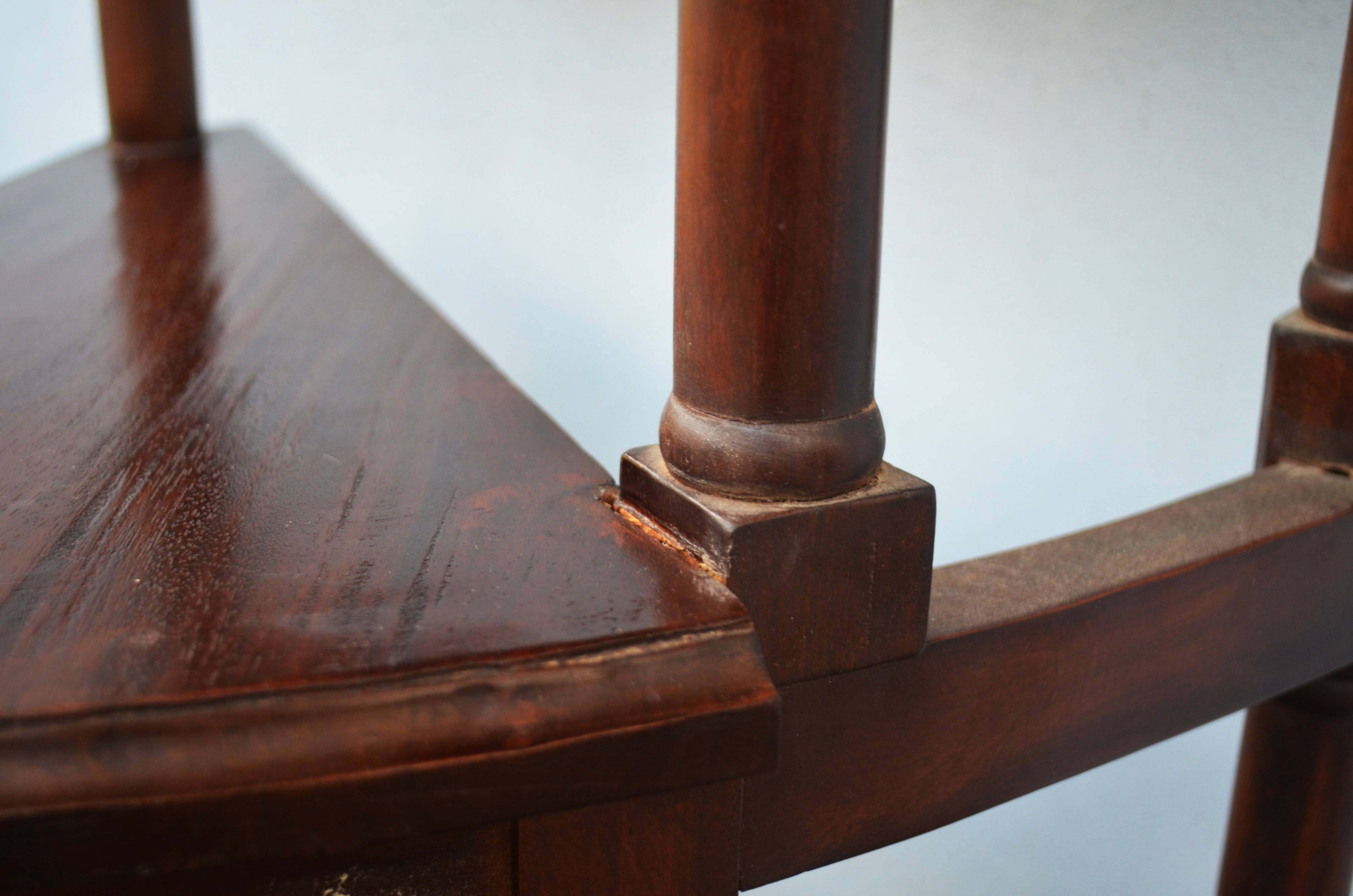 Spiral staircase for library made of mahogany wood