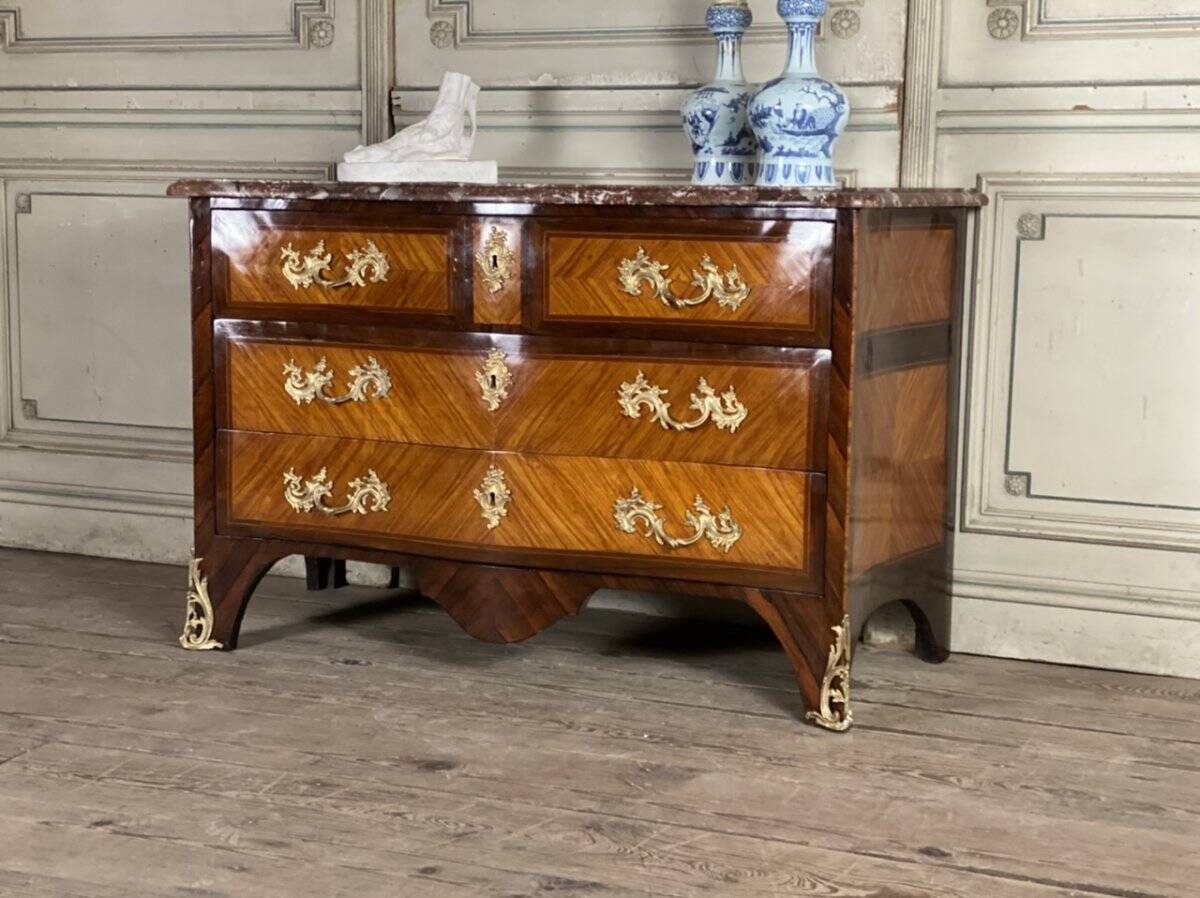 Commode en placage de bois de rose et palissandre, bronze doré, marbre de Rance, Louis XV