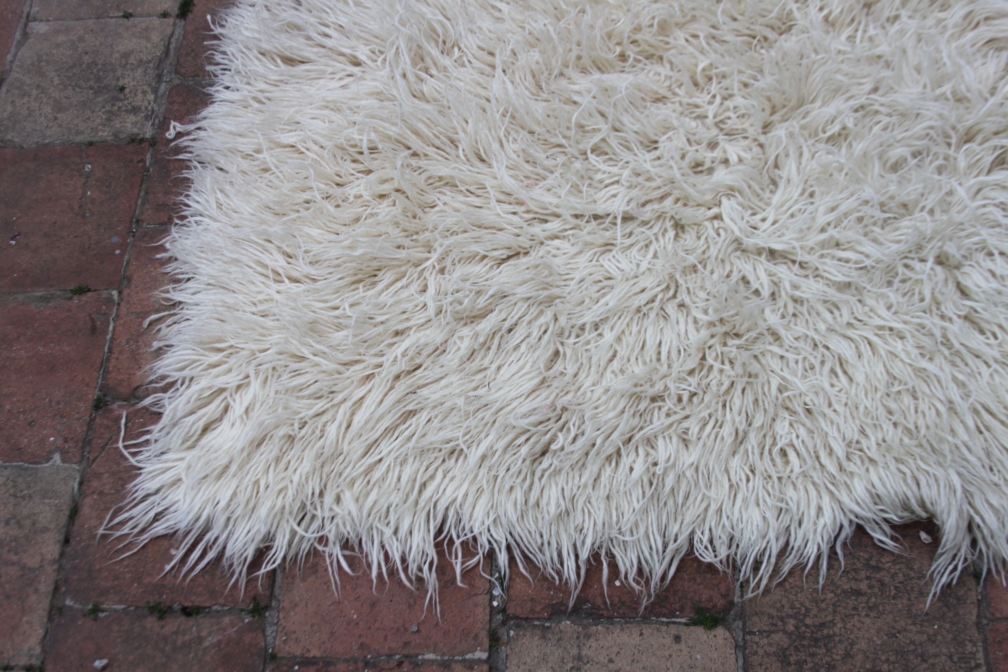 Wool rug 190 x 180 cm