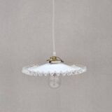 Suspension en opaline blanche crantée
