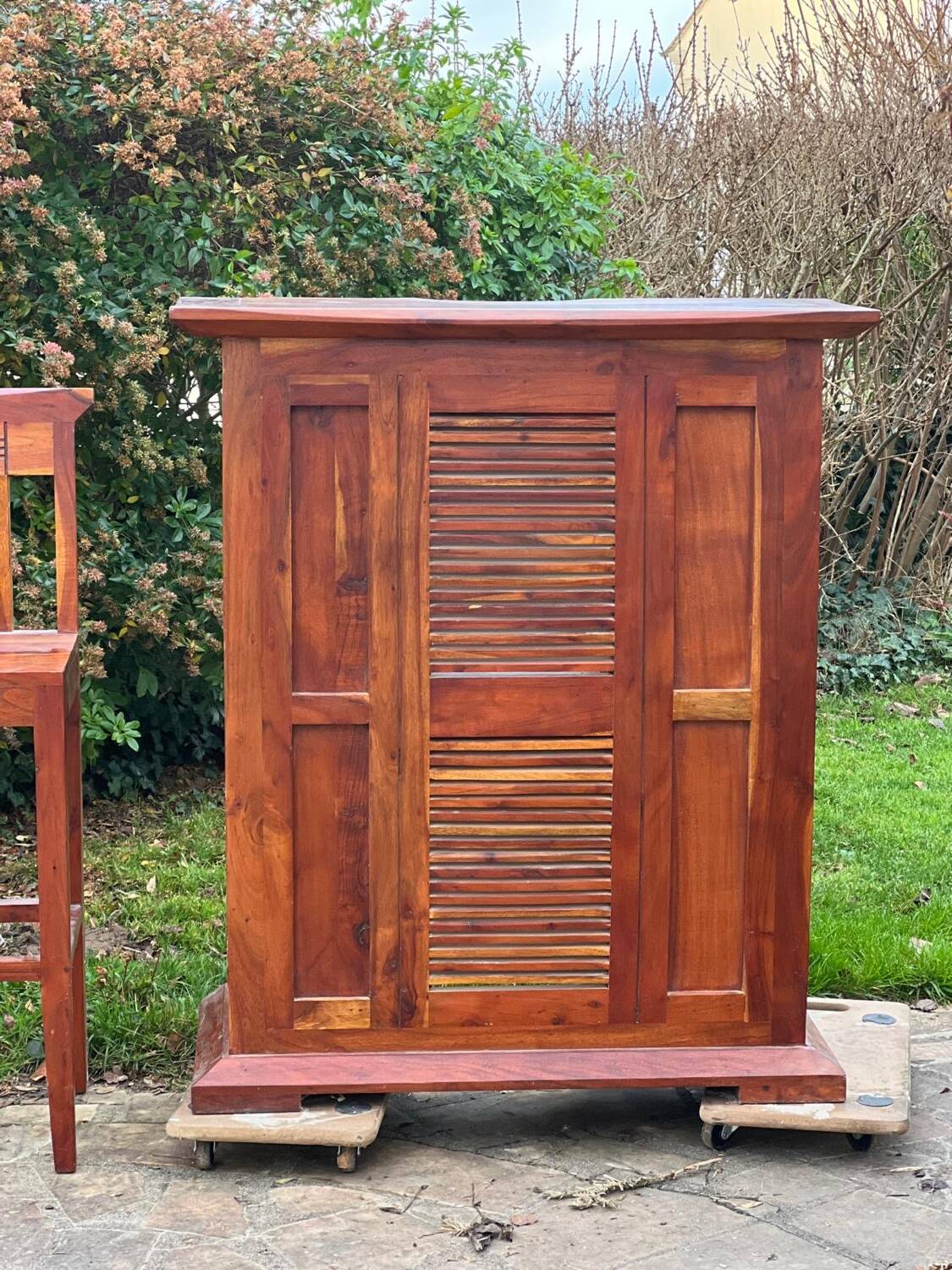 Exotic wood bar with 2 high stools.