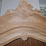 Walnut bonnet in sandblasted rocaille style
