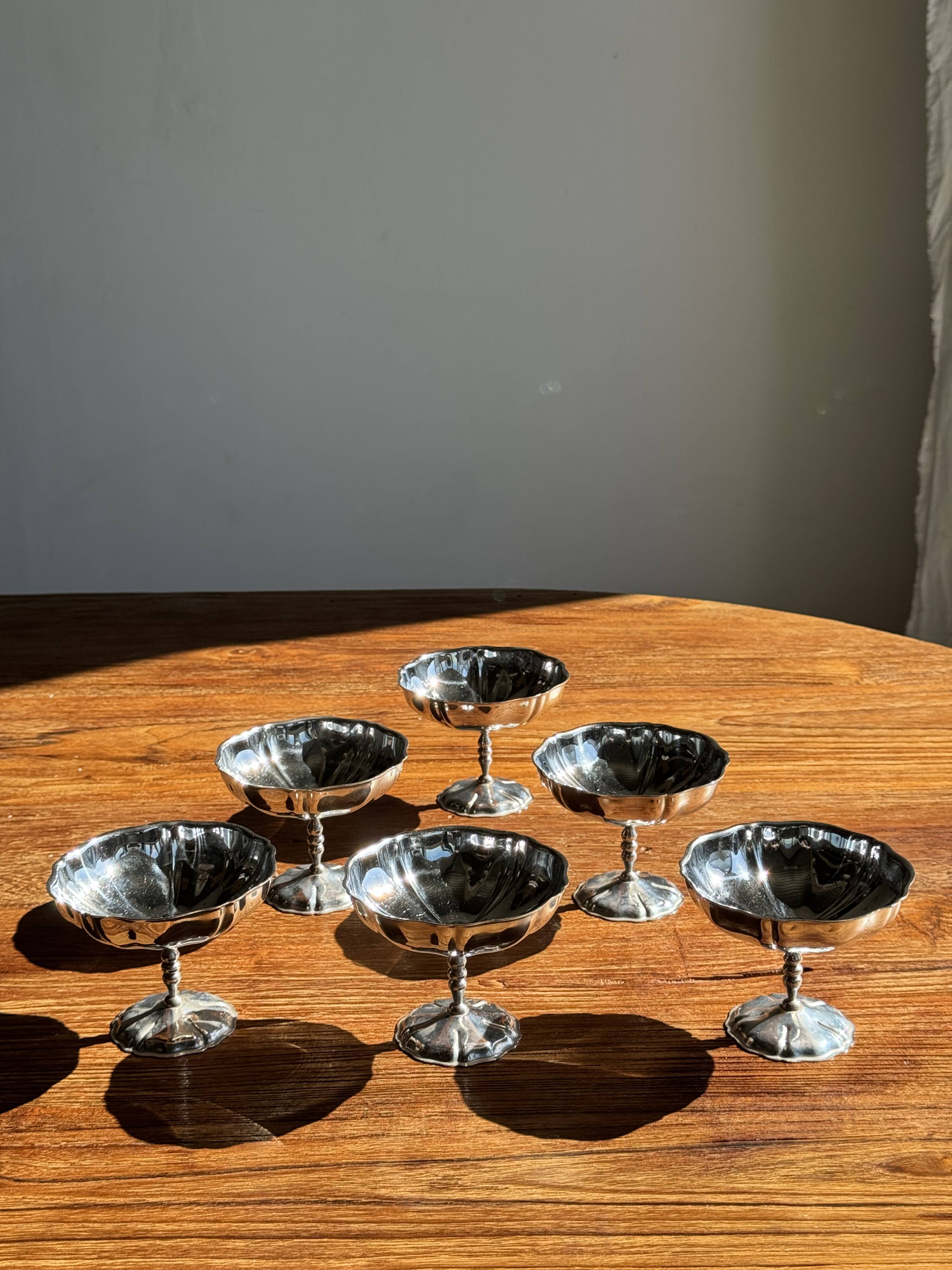 Set of 6 metal ice cream cups on flower-shaped feet