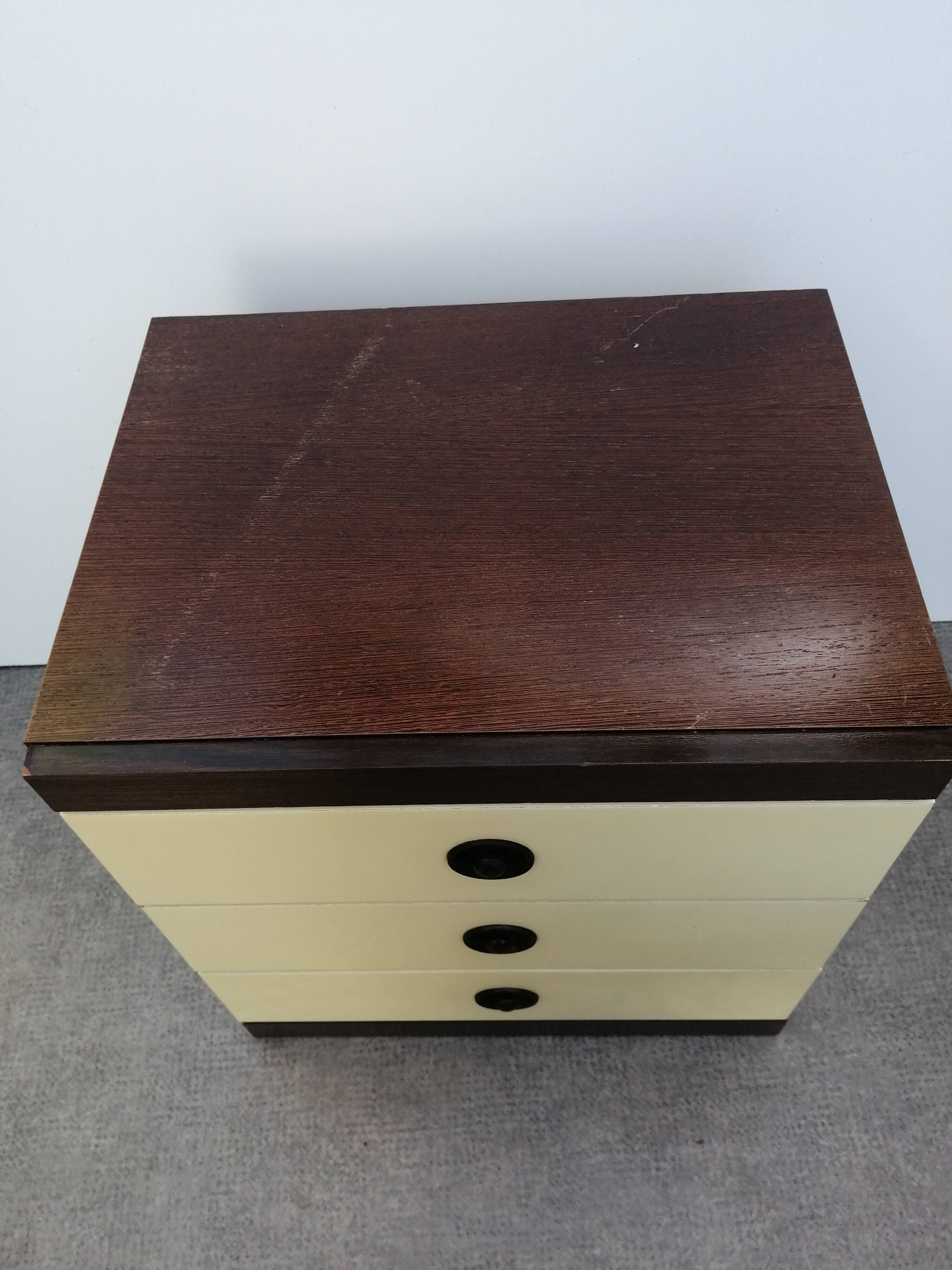 Vintage 3-drawer bedside table in wood and vintage veneer 1970