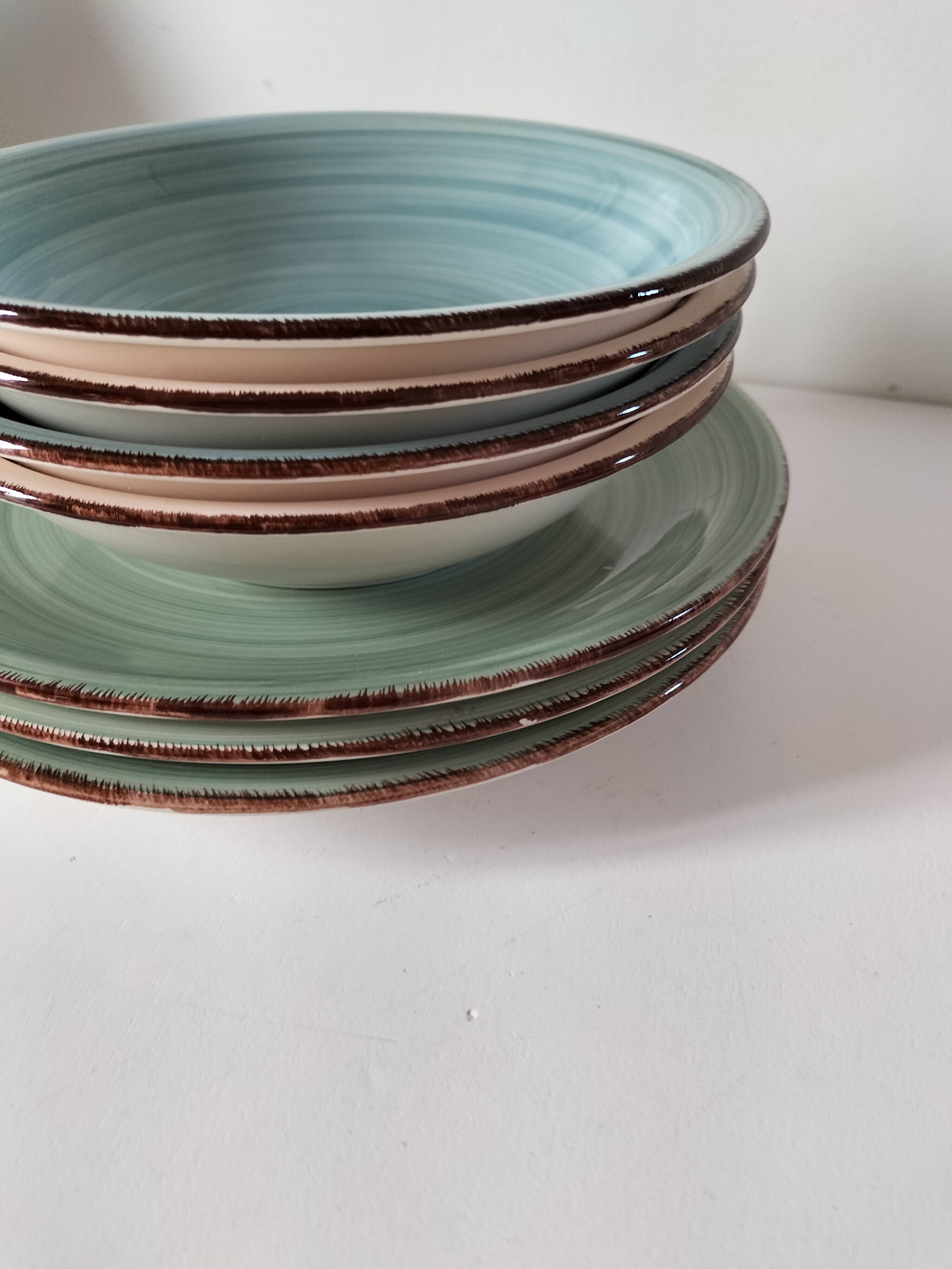 Set of 7 vintage flat and deep plates
