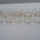9 verres à vin, liserés dorés et granité – années 1960-1970