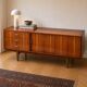 Enfilade Violetta polonaise en acajou, années 60-70