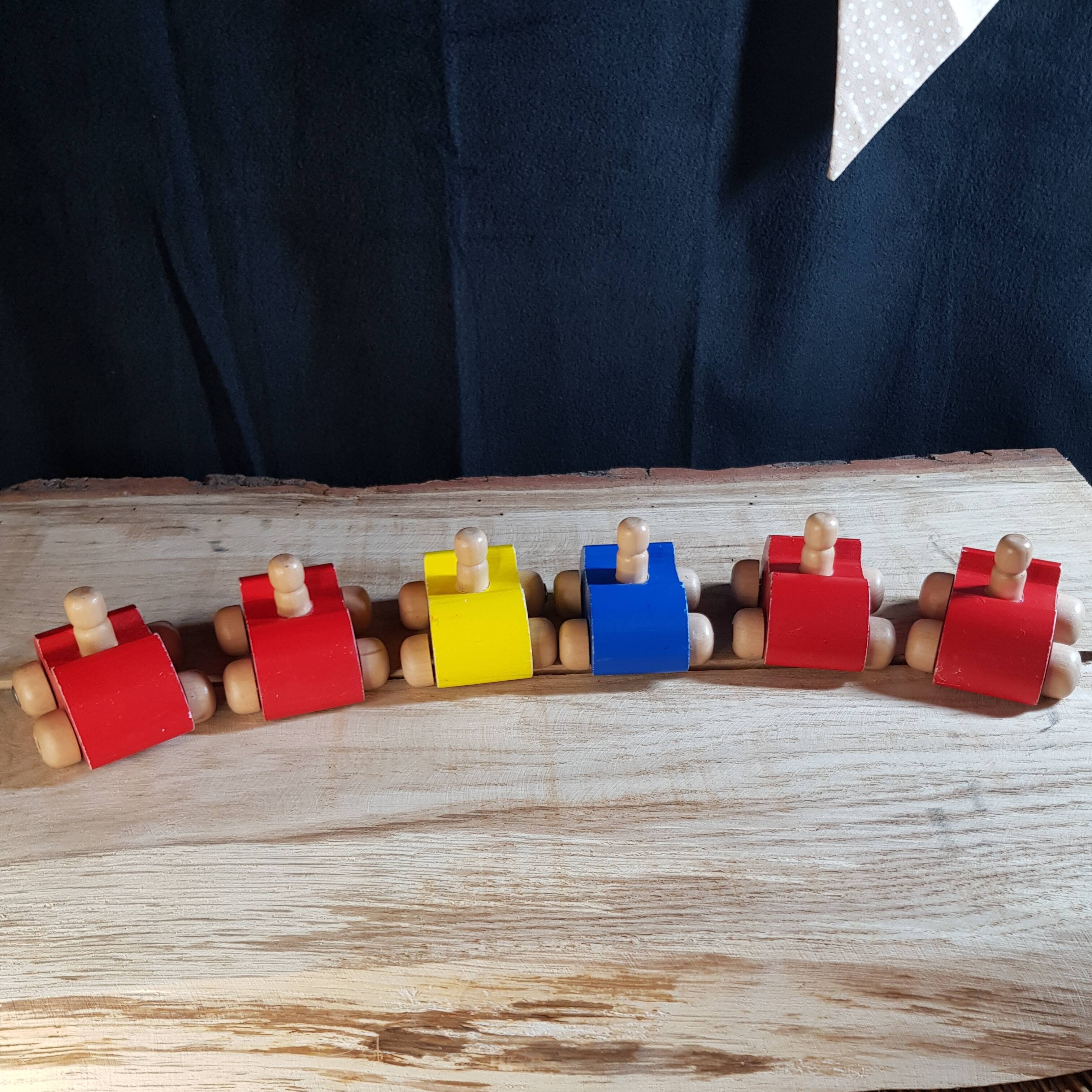 6 Little colorful wooden cars