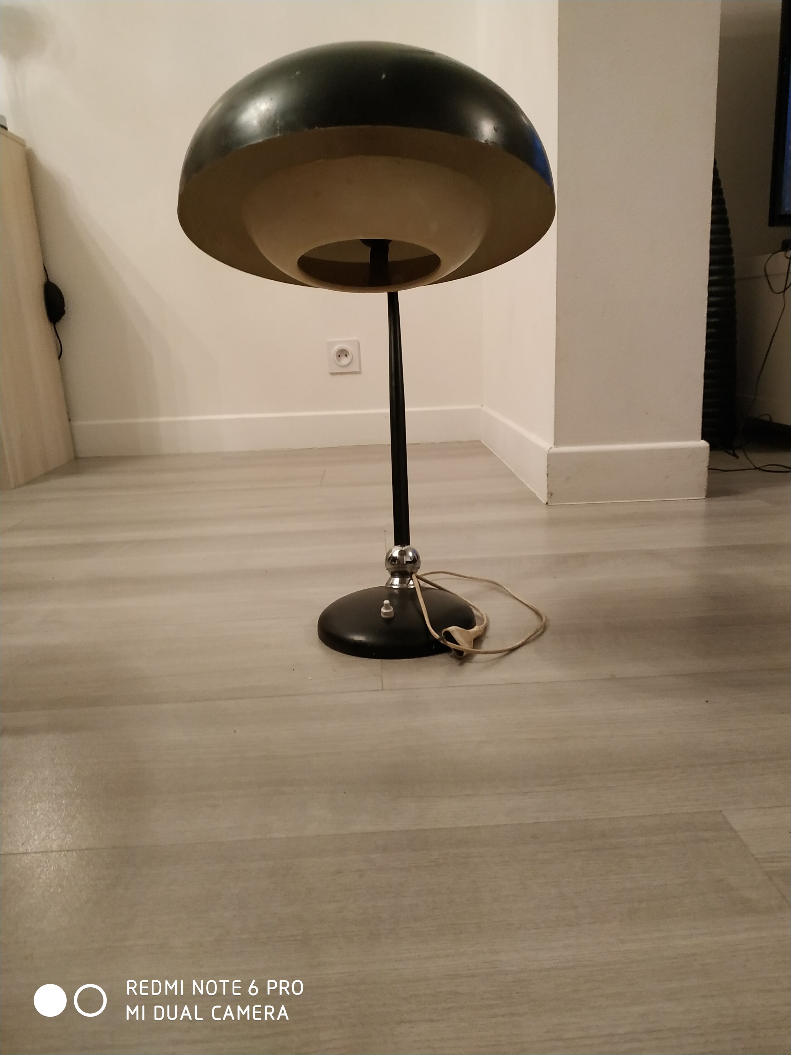 Black metal mushroom dome lamp
