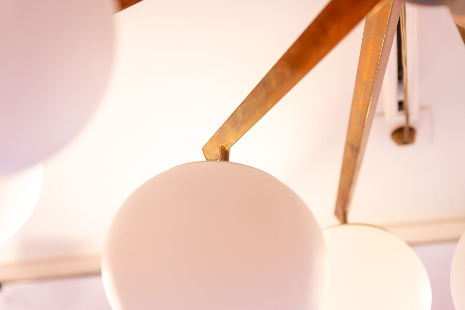 Lustre en laiton et opaline