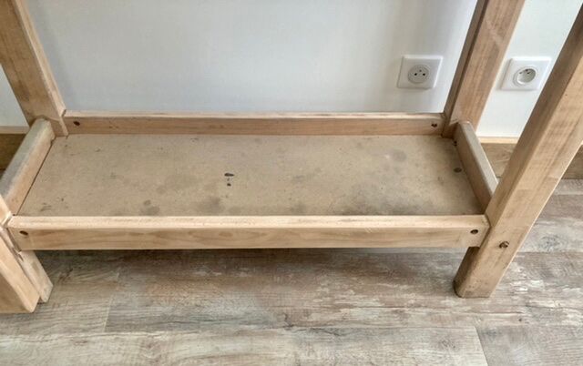 Workbench made of light wood