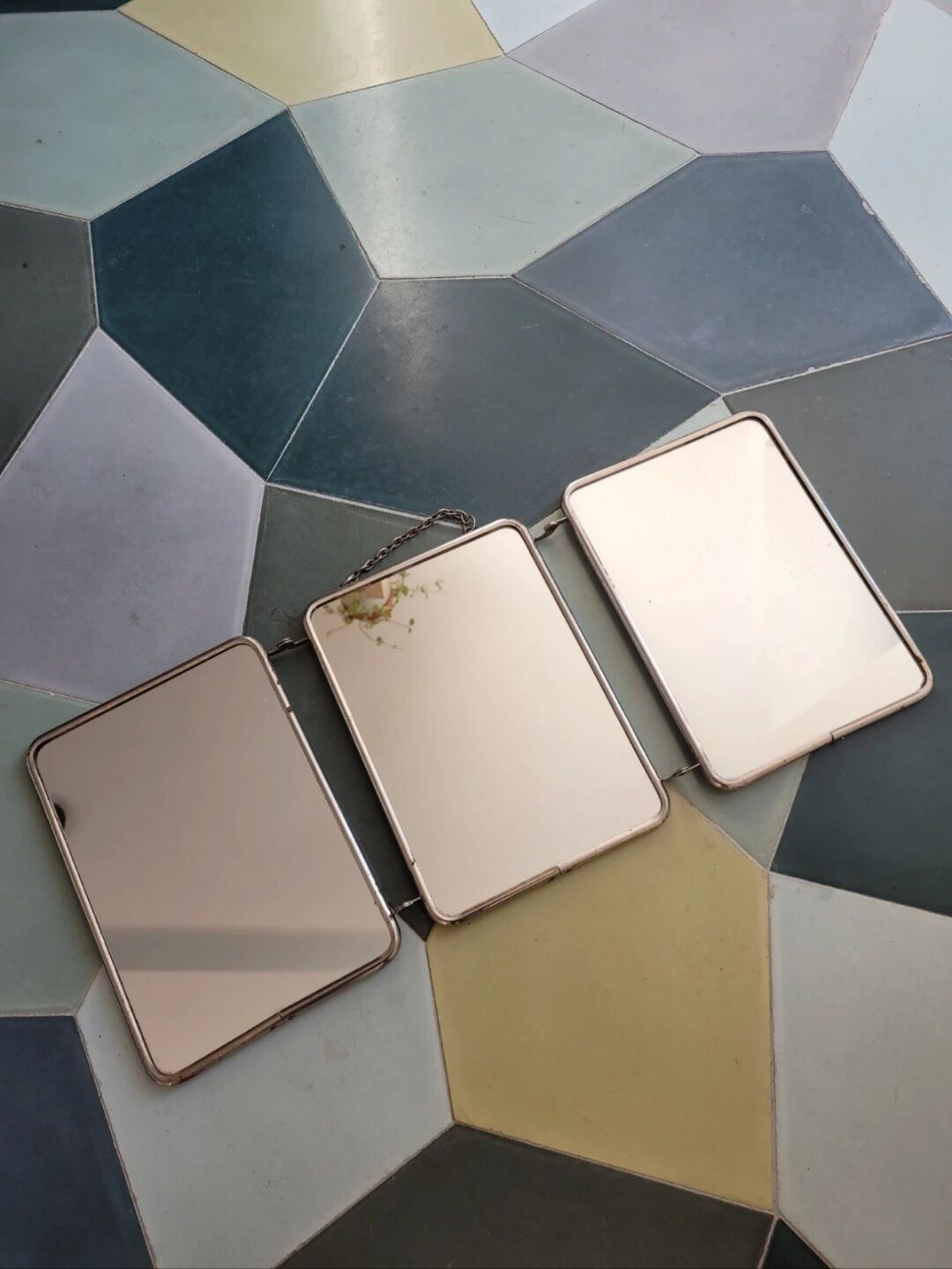 Barber's triptych mirror