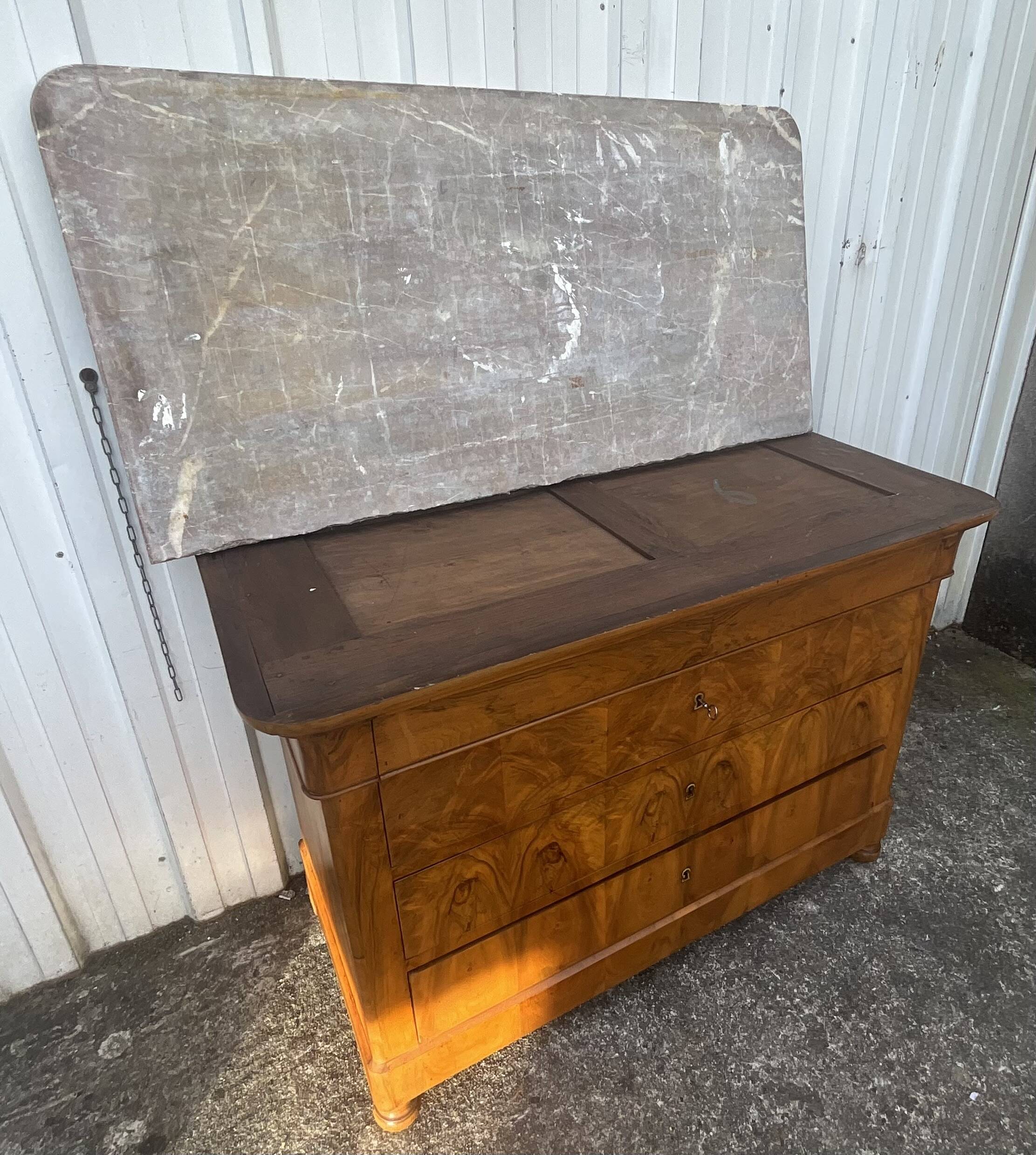 Louis-Philippe commode in walnut burl with pink marble – 19th century