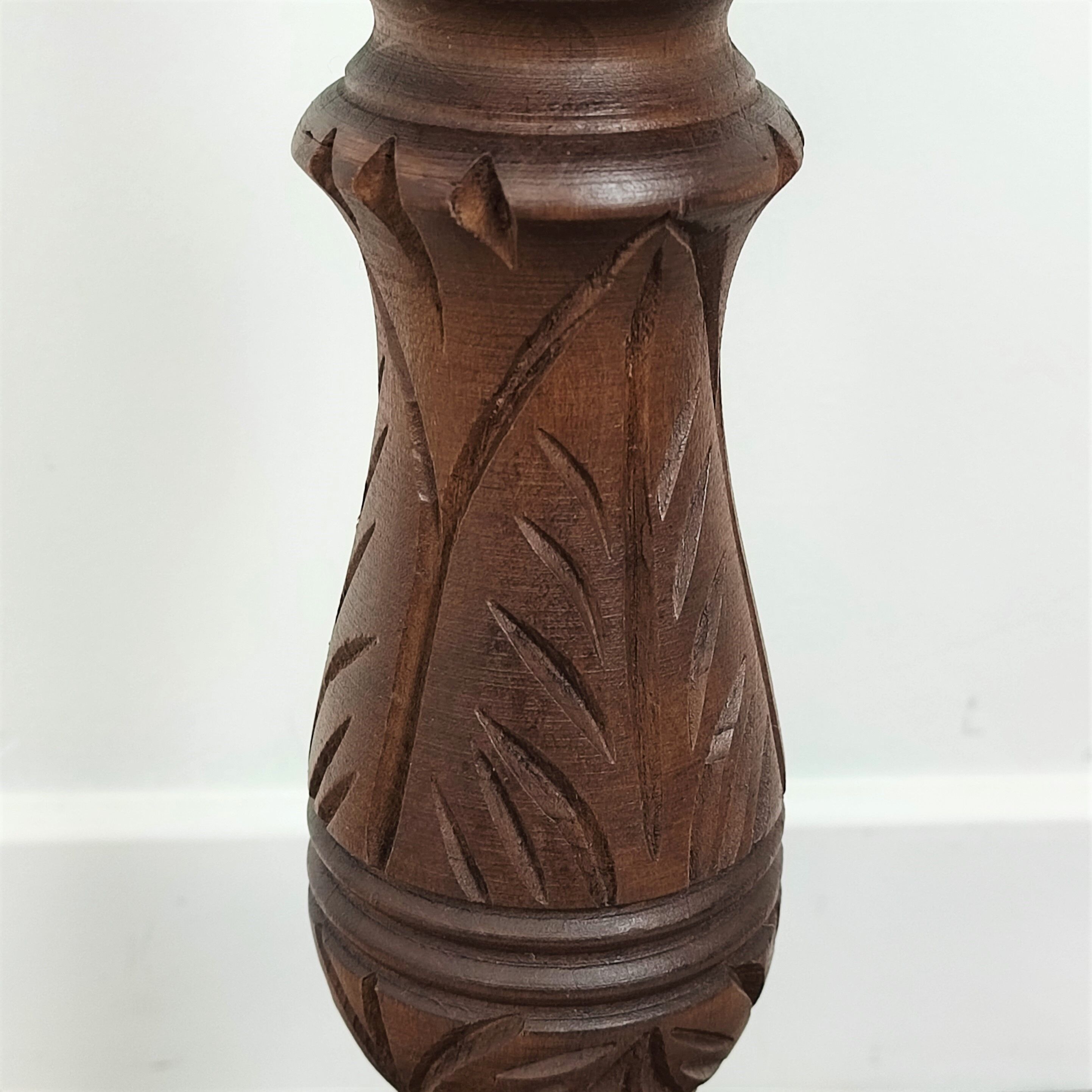 Lampadaire en bois tourné vintage