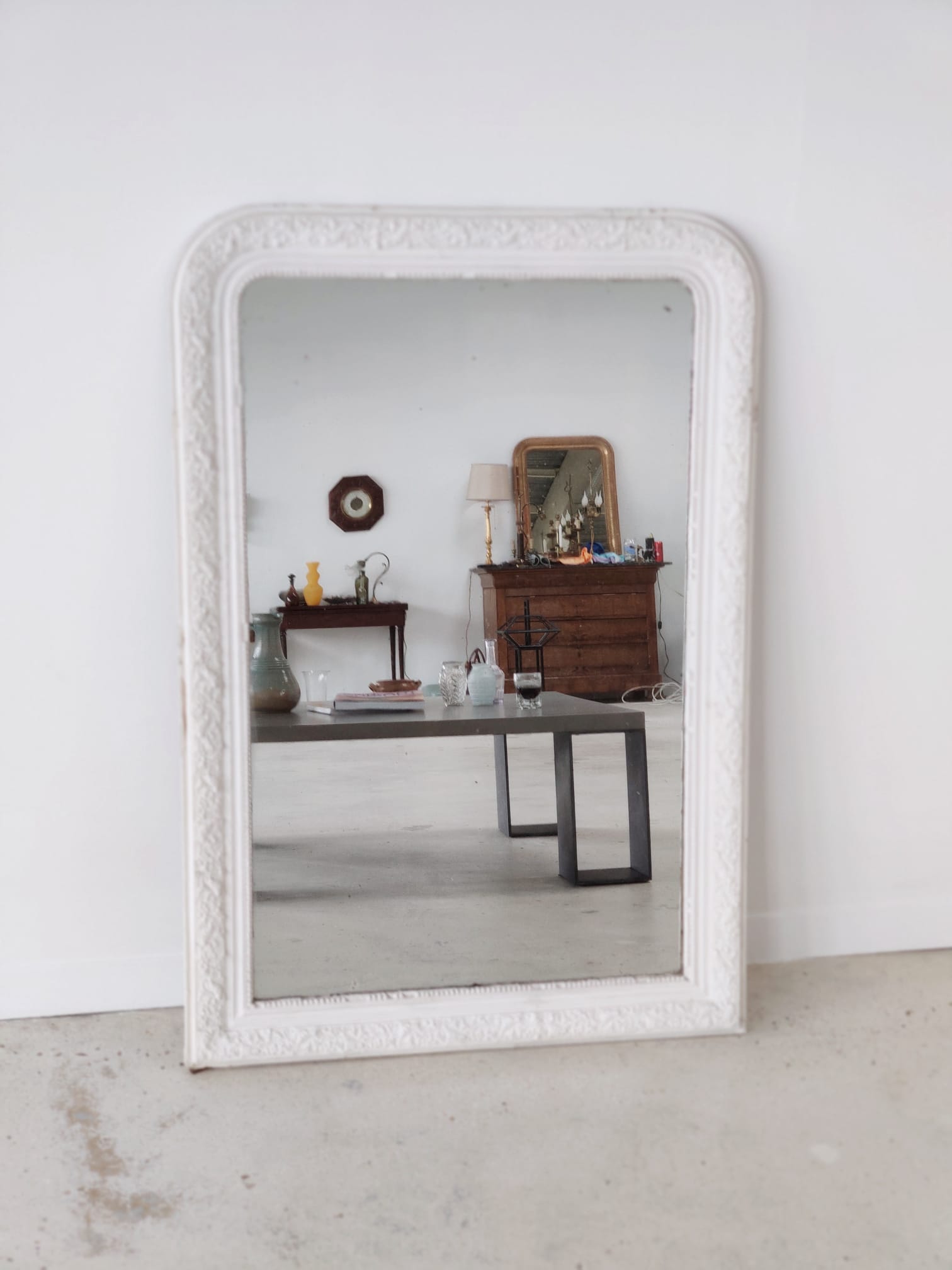White lacquered wood mirror