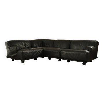 Modular sofa Fiandra in leather by Vico Magistretti for Cassina. Italy 1970s.