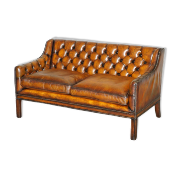 Canapé Chesterfield cuir restauré style Regency