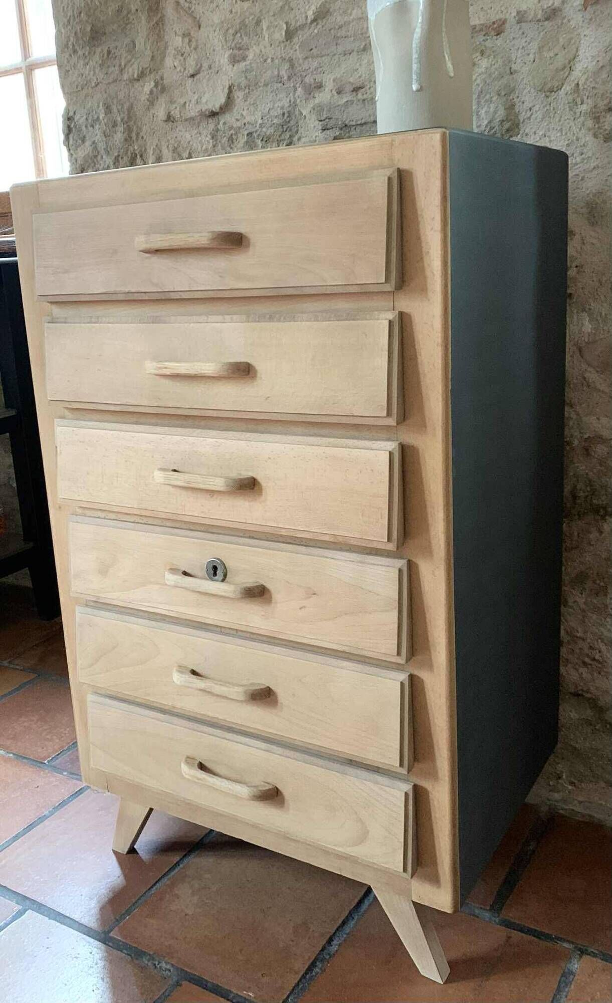 Chest of drawers with 6 drawers in matte cast iron colour.