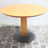 Postmodern round extendable dining table by Arnold Merckx for Arco, The Netherlands 1980s.