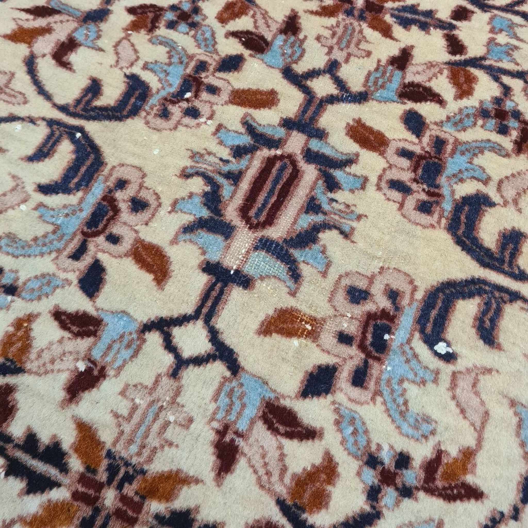 Tapis persan noué à la main vintage, années 1970.