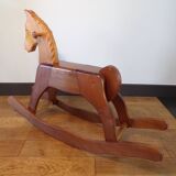 Cheval de bois ancien à bascule