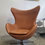 Pair Arne Jacobsen Egg chair by Fritz Hansen