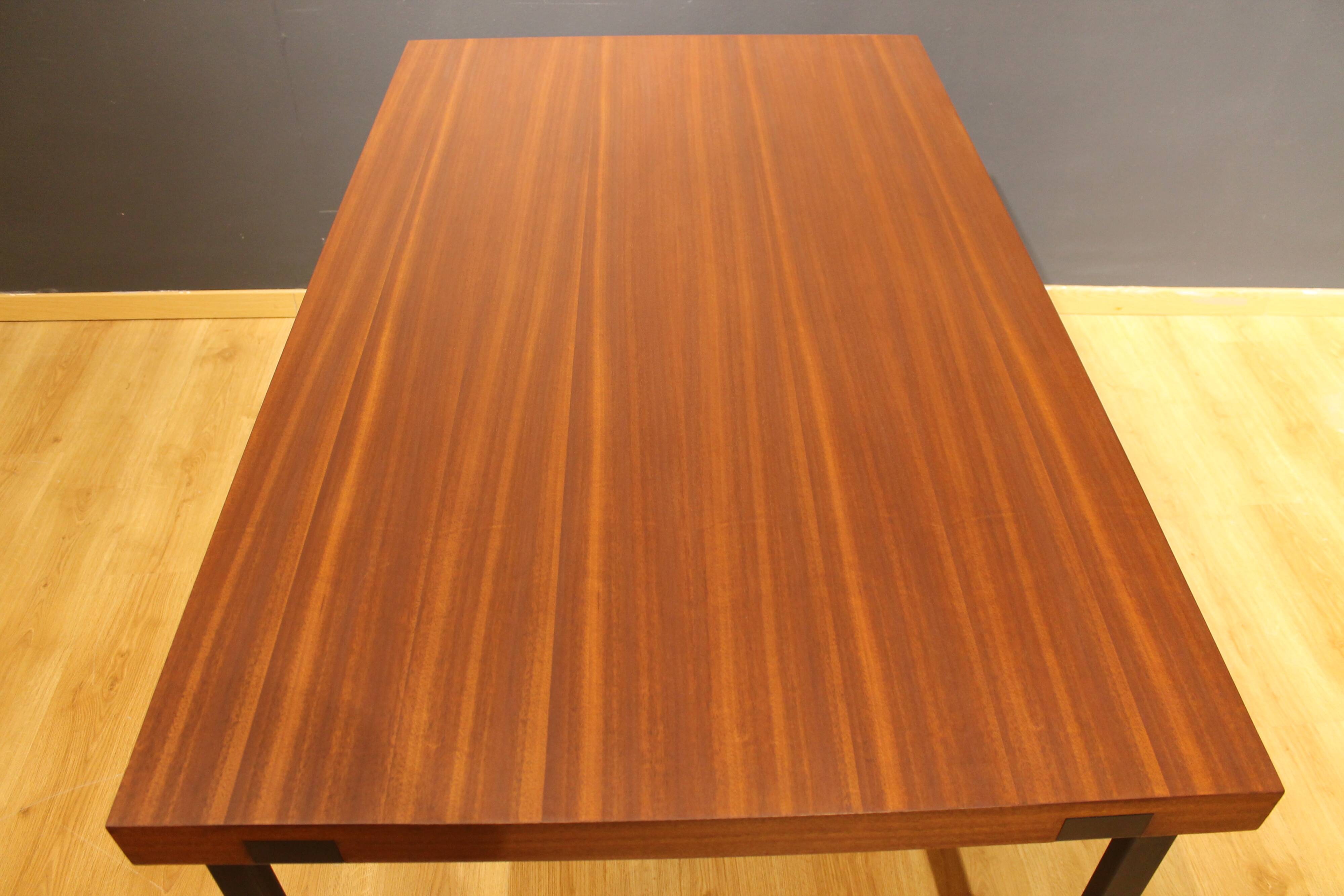 Extending table by Pierre Guariche for Huchers-Minvielle