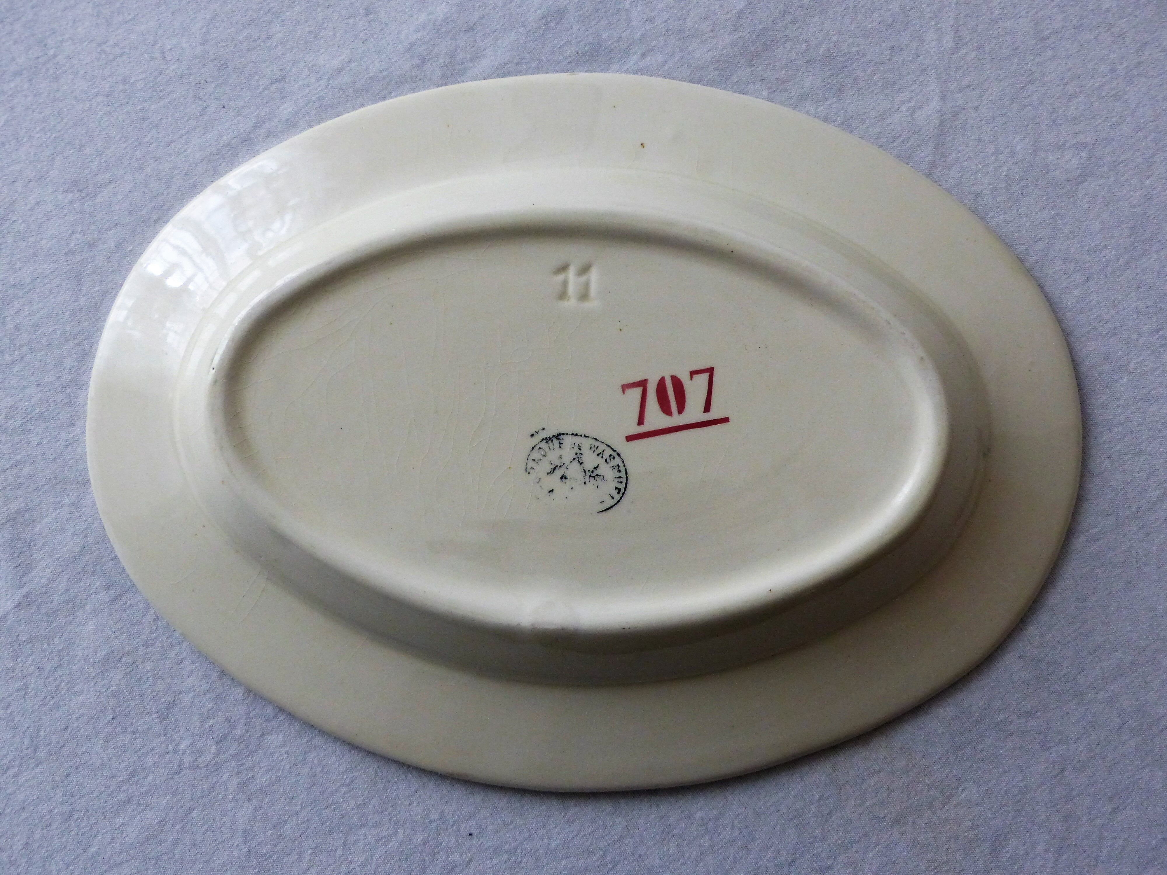 Serving dish in opaque porcelain