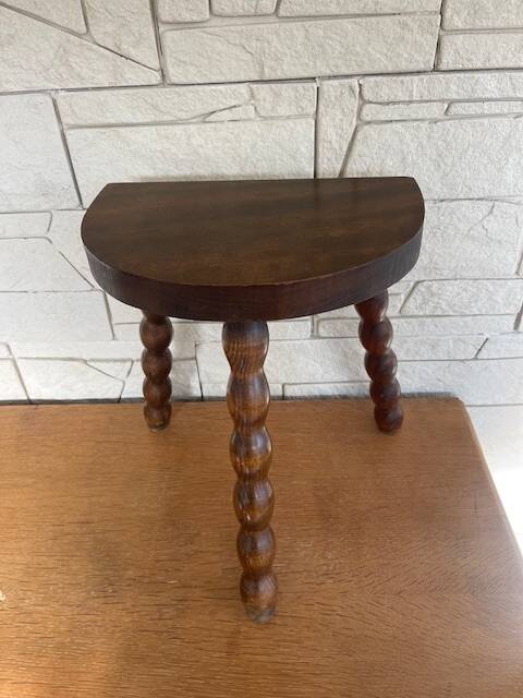 Low tripod stool with turned legs