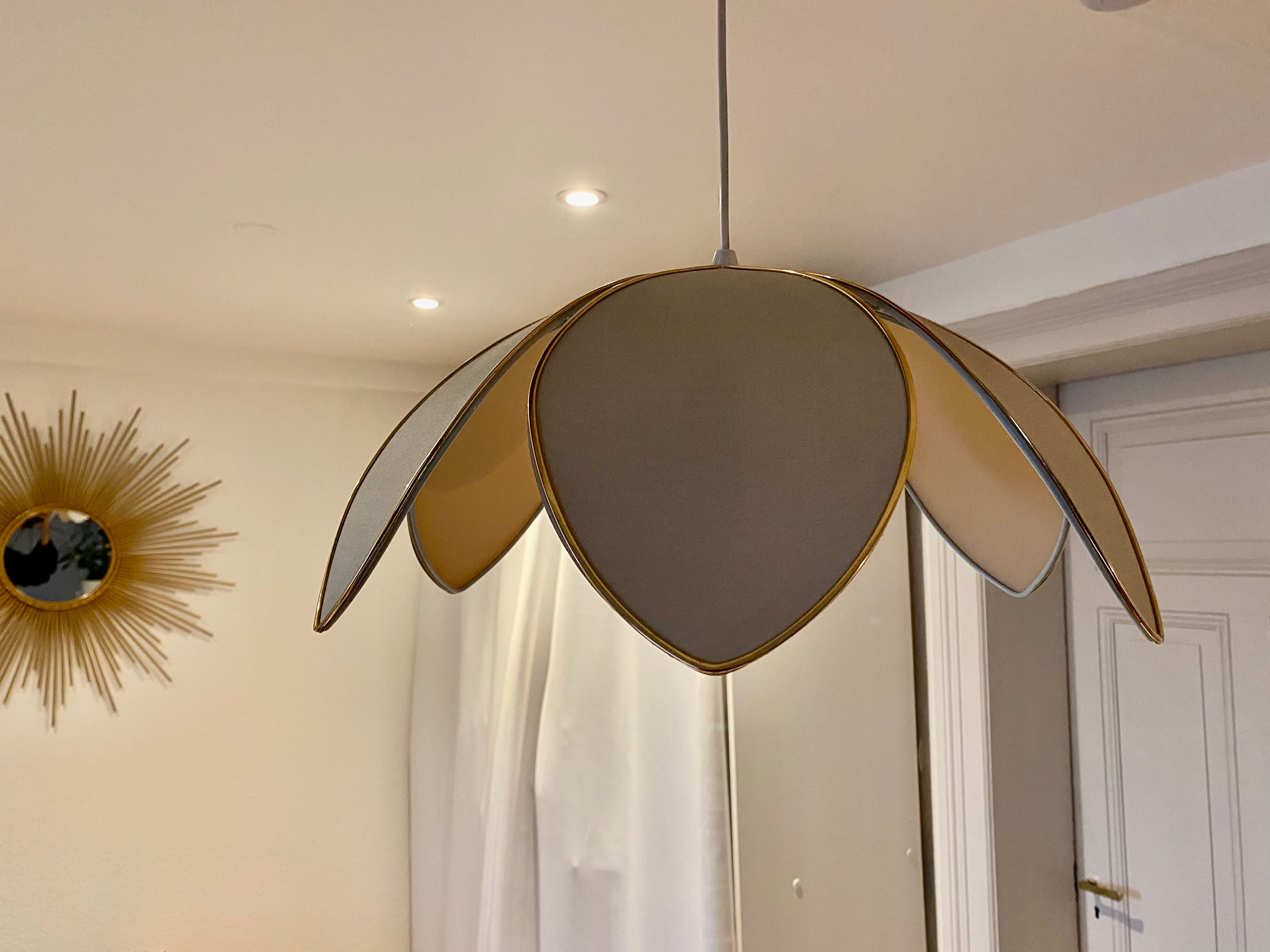 Vintage flower petal suspension