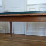 Extendable dining table
