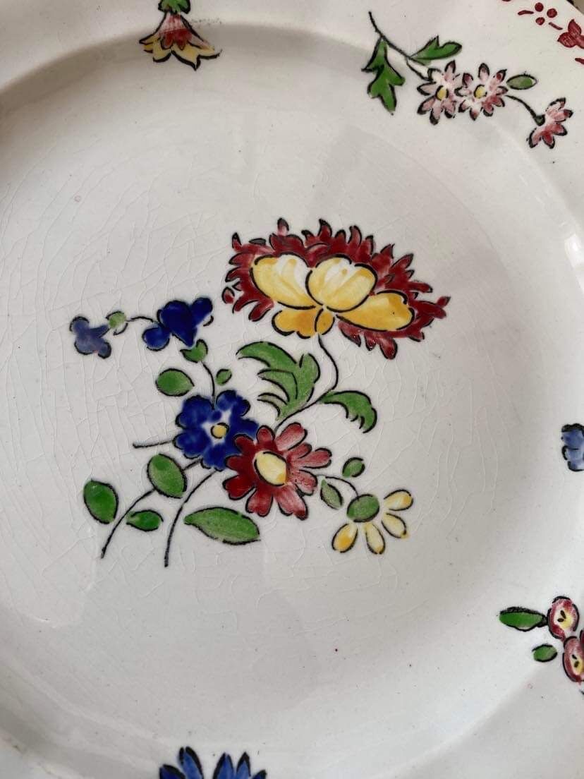 7 hand-painted flowered dinner plates.