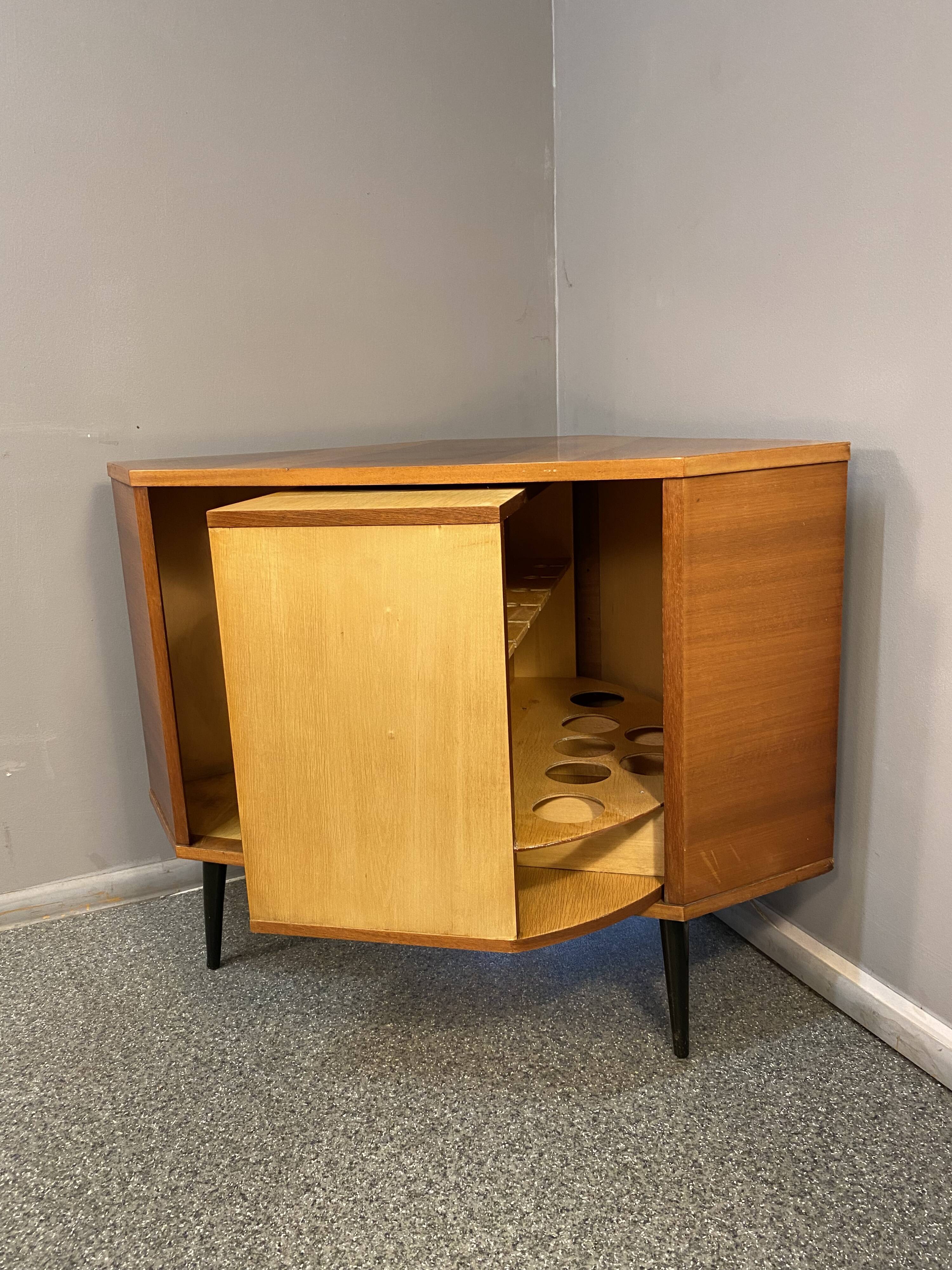 Swivel Corner Bar 60