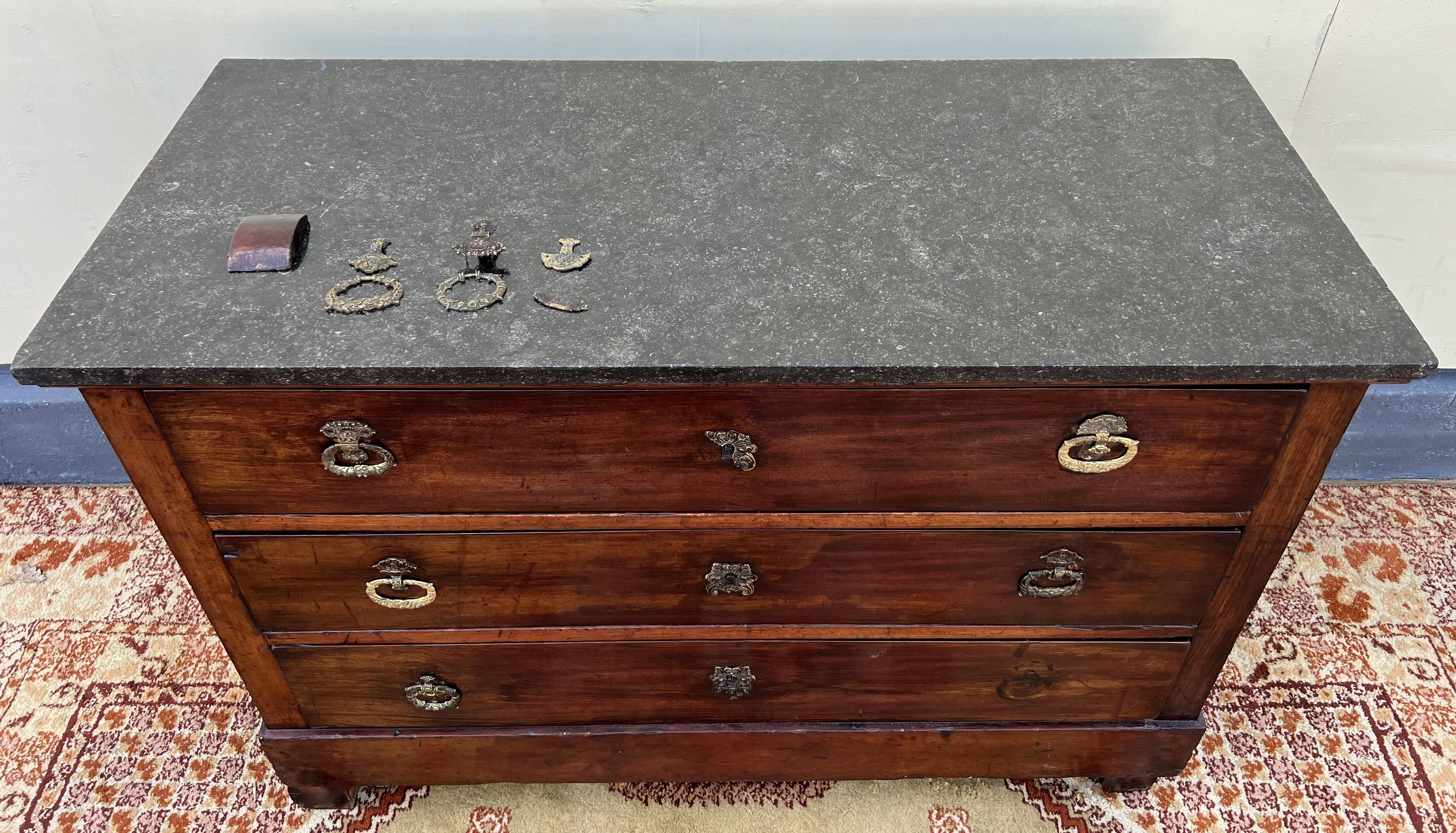 Commode en acajou époque restauration