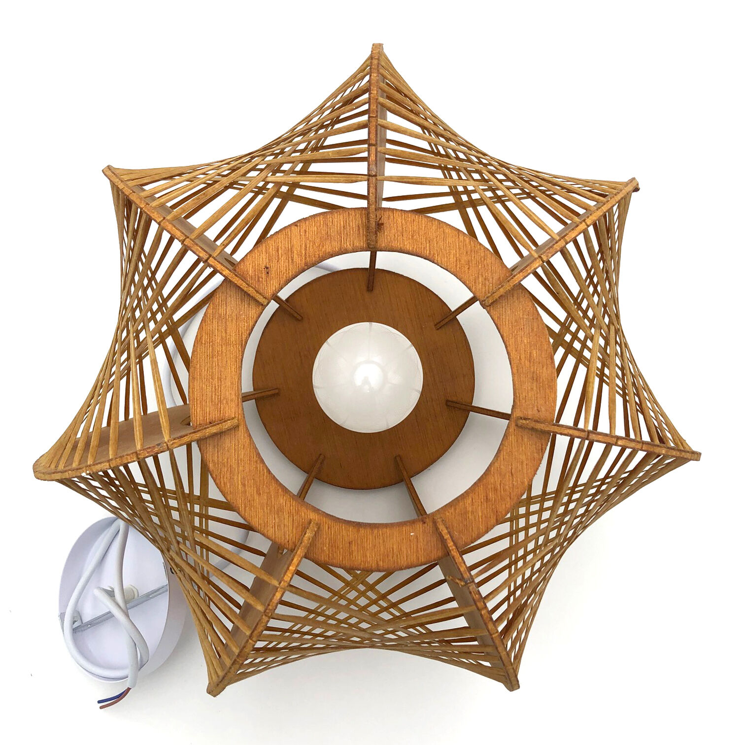 Scandinavian suspension of the 60s in raffia and wood