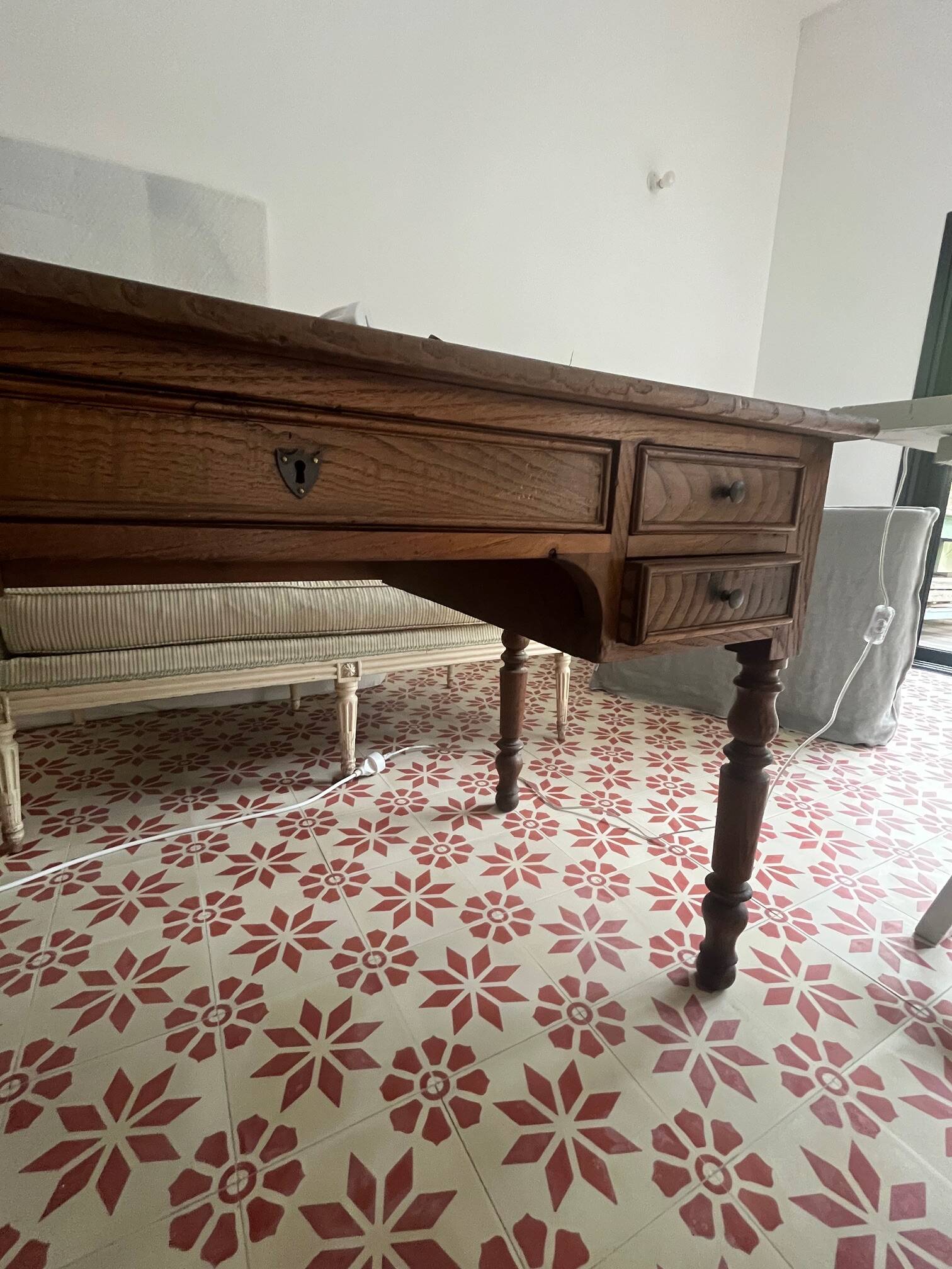 Desk with turned legs