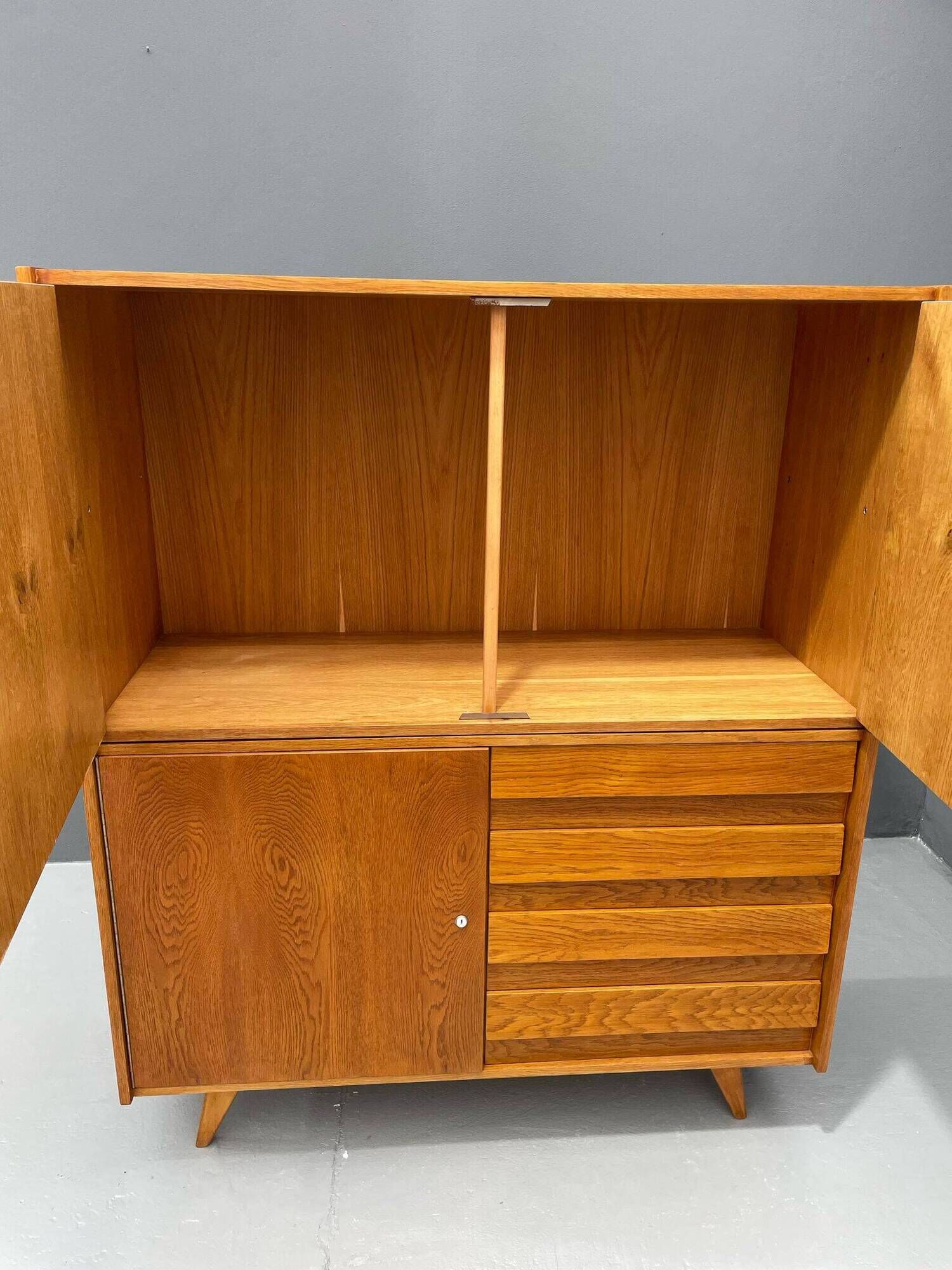 Meuble U-450 en Chêne par Jiří Jiroutek pour Interiér Praha, Tchécoslovaquie, 1