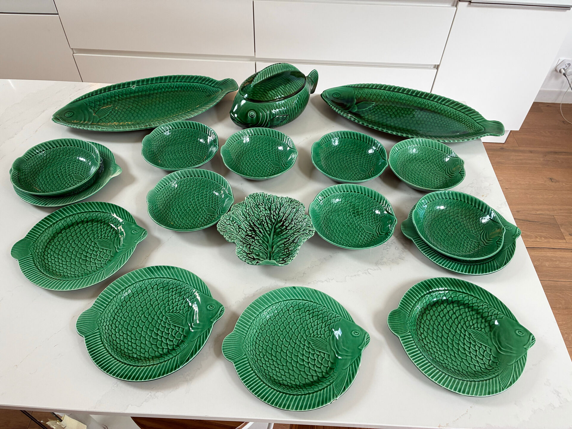 Complete tableware service from Sarreguemines.