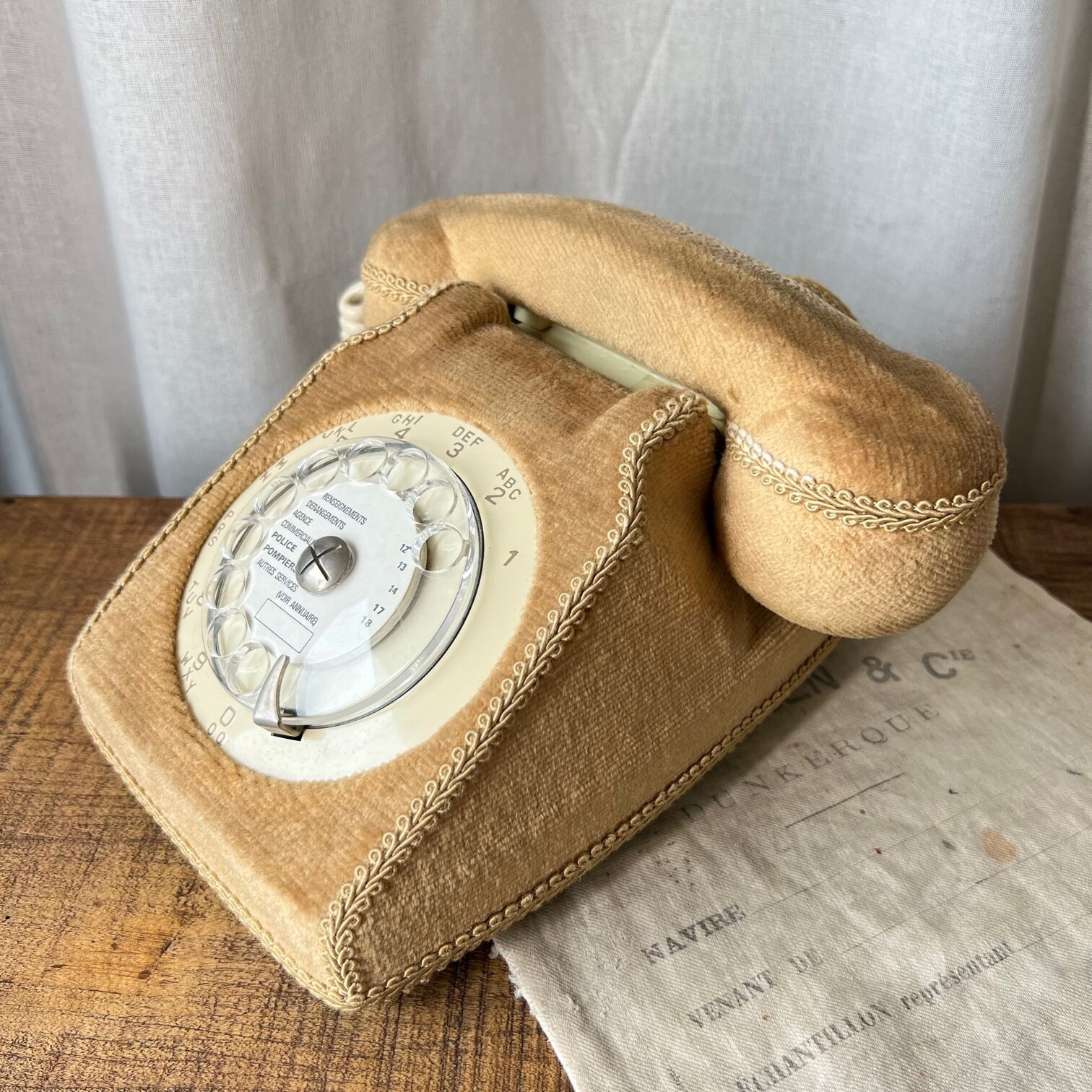 Vintage 1976 phone with cover