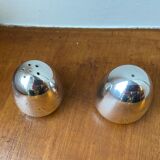 Salt shaker and pepper vintage eggs